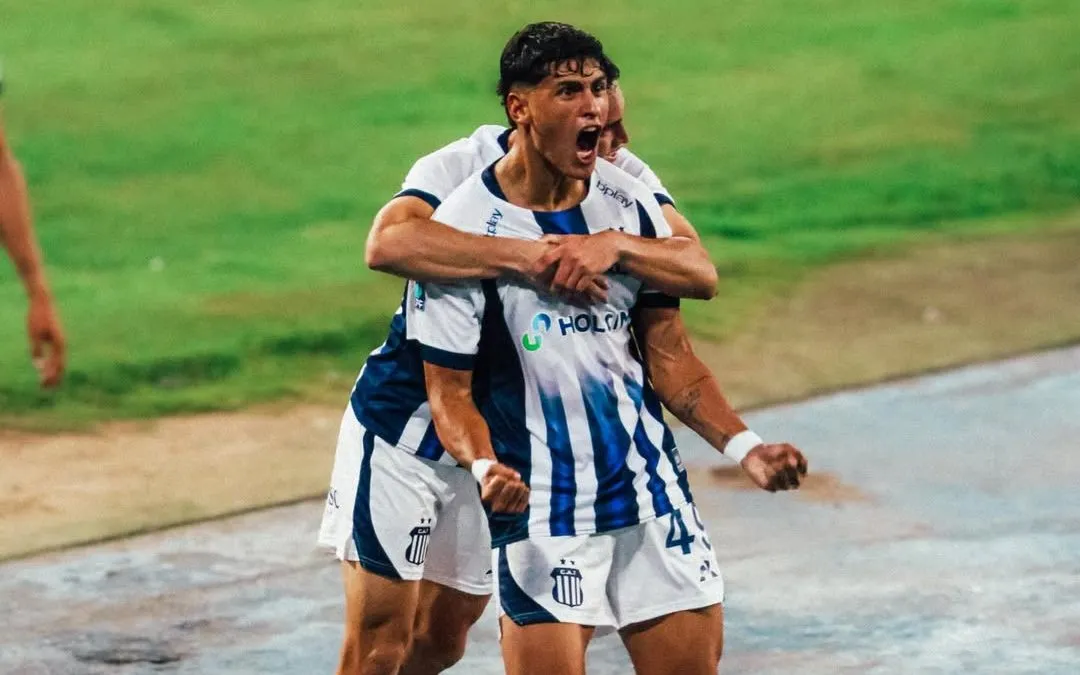 Valentín Dávila, el pibe de Talleres que recibió la banca de Tevez (@valenndavilaa).