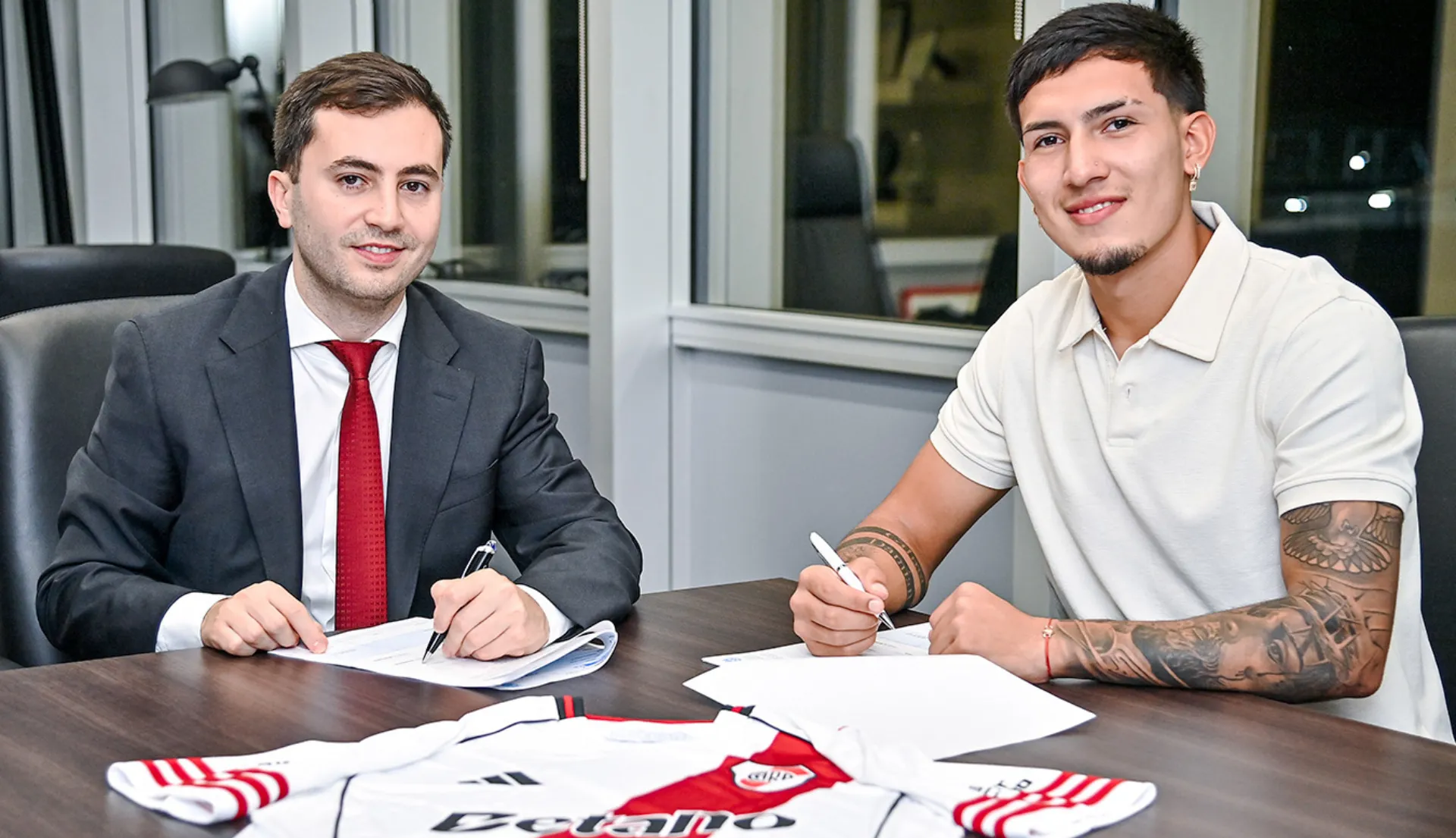 Tobías Ramírez fue presentado en River. (Foto: Prensa River).
