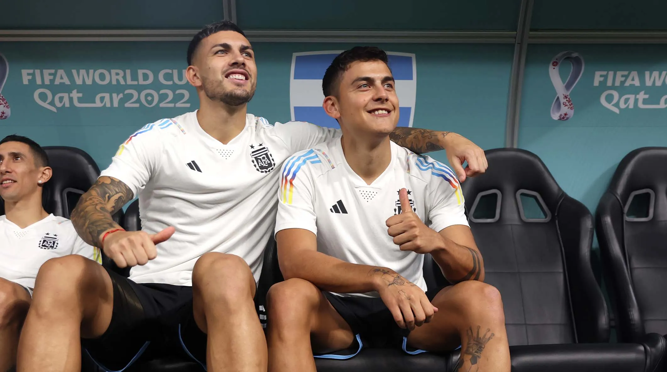 Leandro Paredes y Paulo Dybala en la Selección Argentina. (Getty Images)
