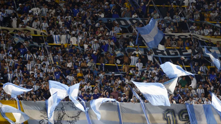 Los hinchas de Boca se hicieron escuchar en medio del partido entre Argentina y Zambia.