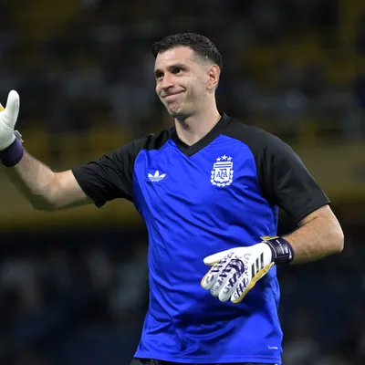 Dibu Martínez y la alegría de jugar en Argentina antes de disputar el Mundial: "Único"