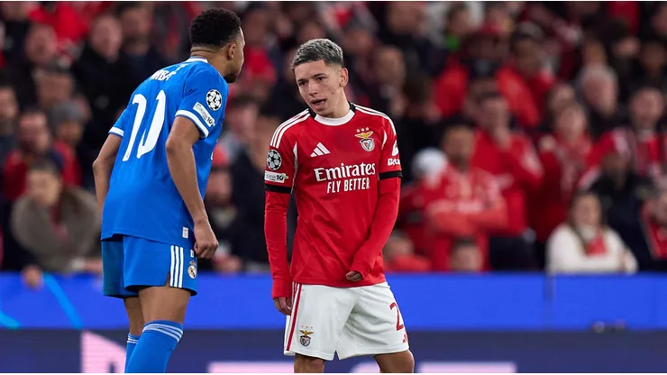 Prestianni discute con Kylian Mbappé.