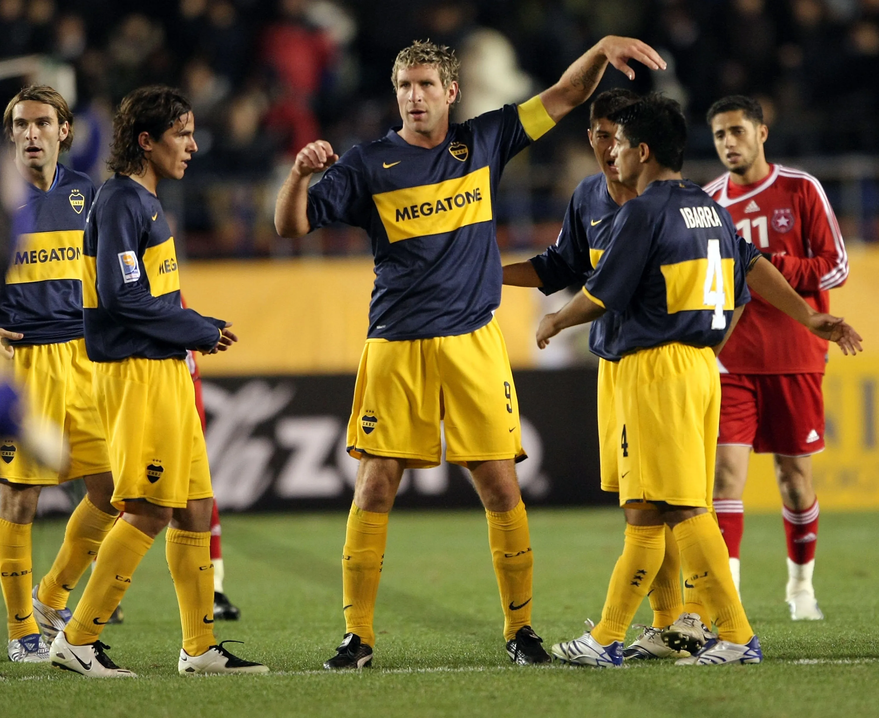 Alvaro González con Palermo e Ibarra en el Mundial de Clubes 2007. Foto Getty Images.