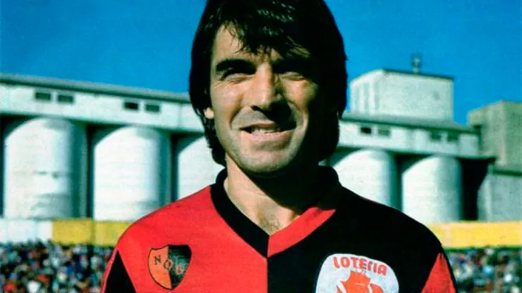 Roque Alfaro con la camiseta de Newell's.
