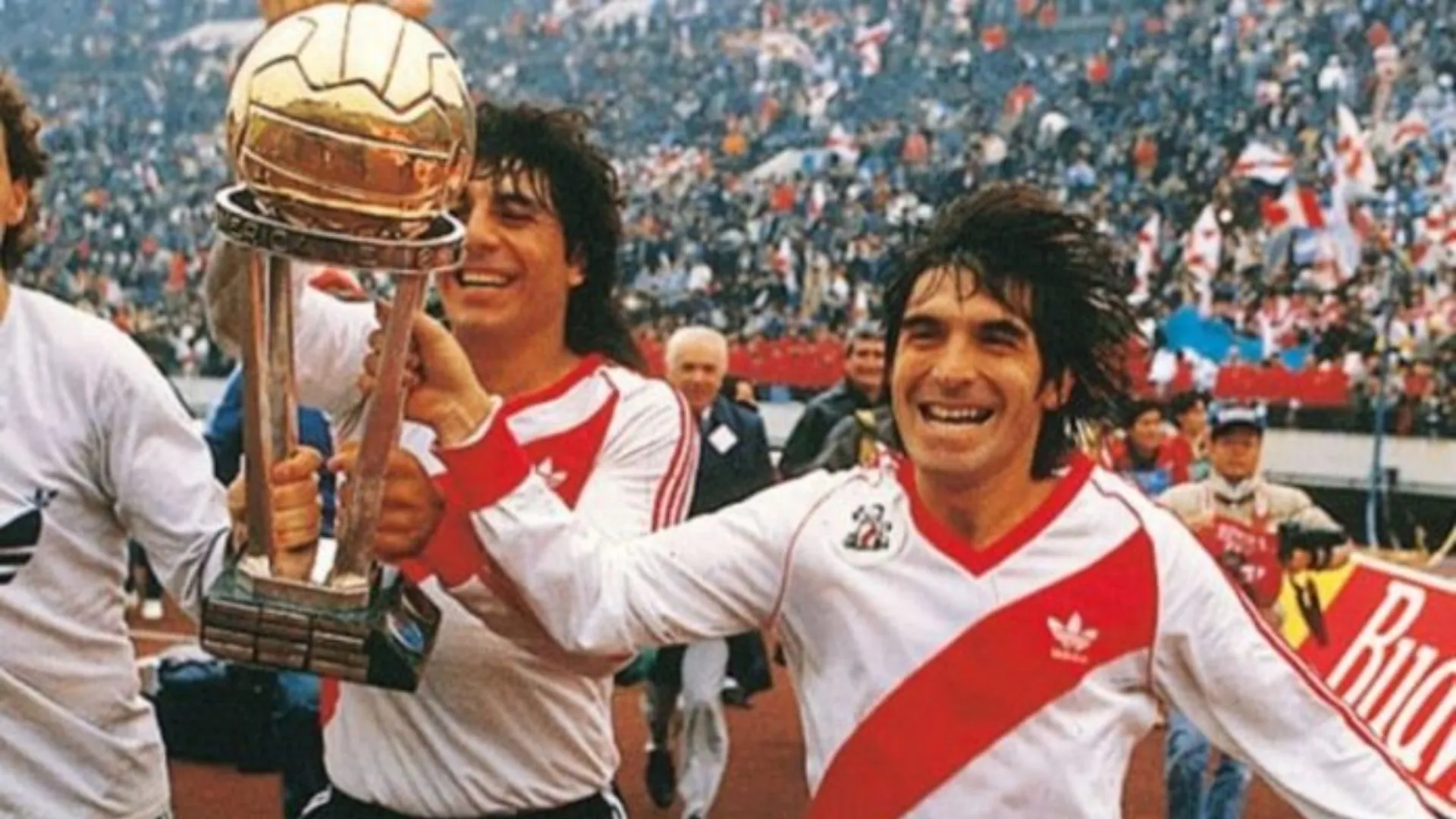 Alfaro celebrando la Intercontinental de River. (Foto: El Gráfico)