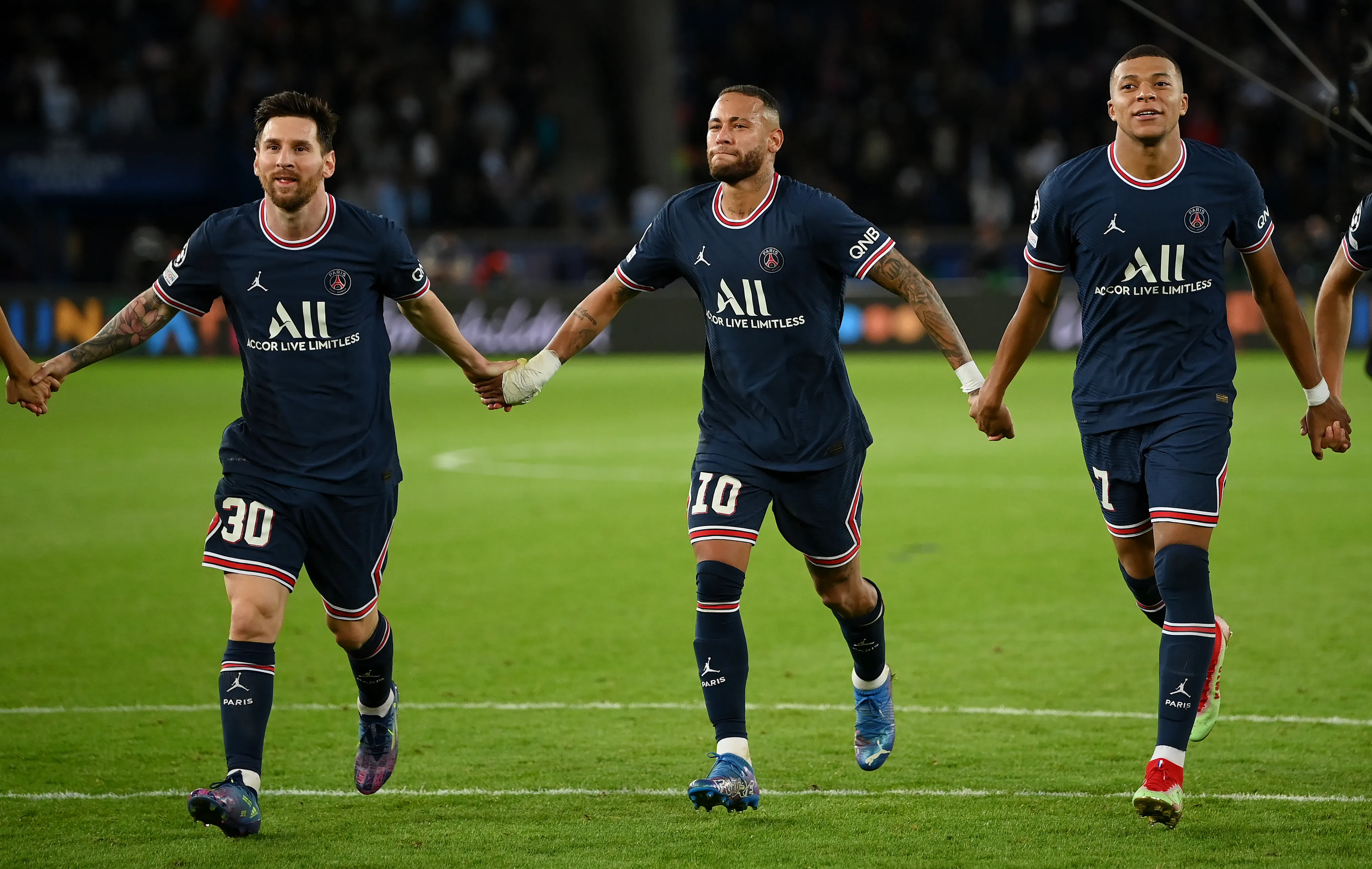 Kylian Mbappé, Lionel Messi y Neymar, en París Saint-Germain. (Getty Images)