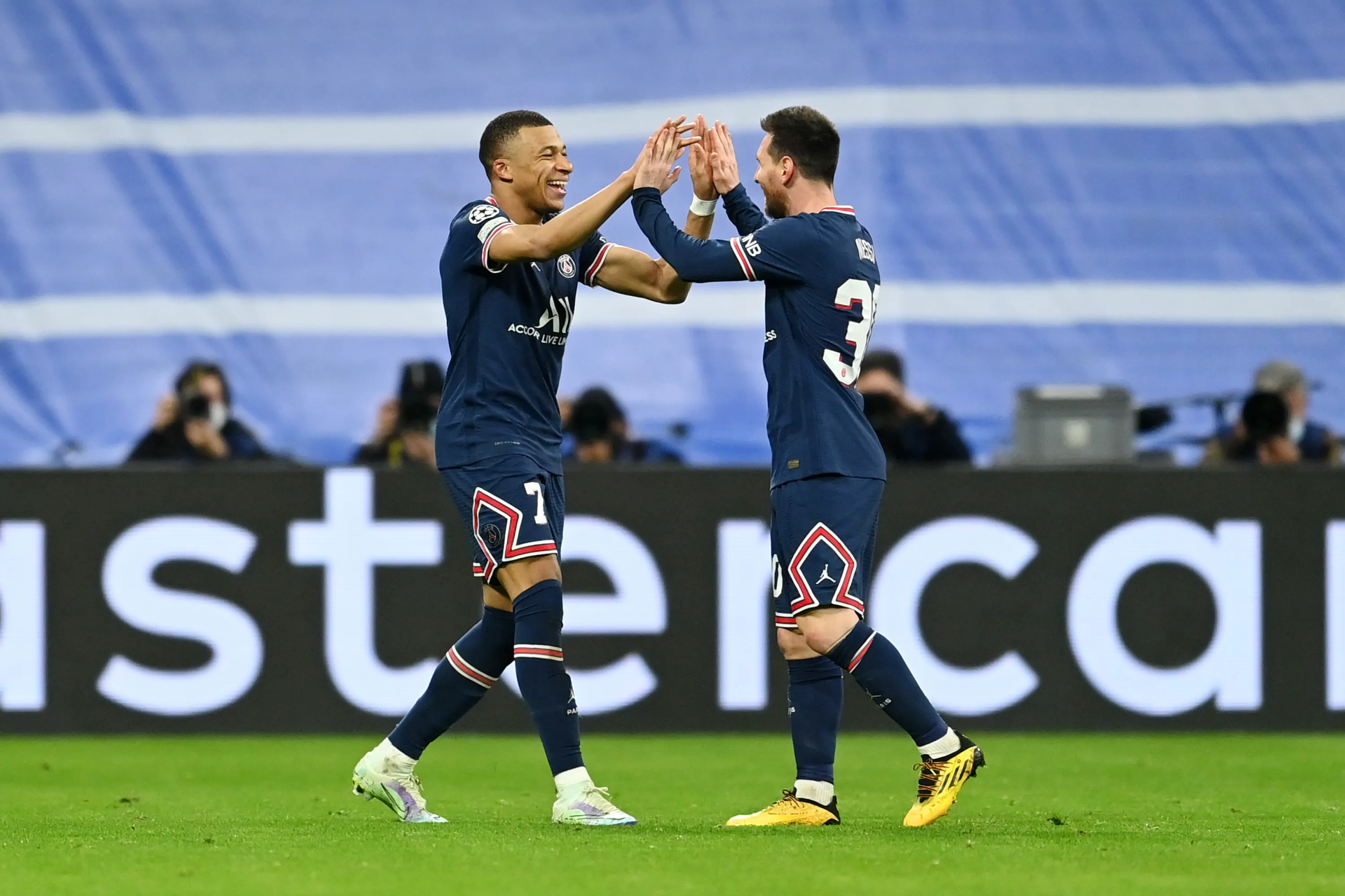 Kylian Mbappé y Lionel Messi, en París Saint-Germain. (Getty Images)