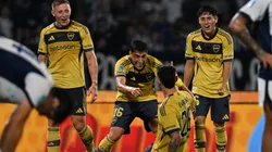 Los jugadores de Boca tras el gol de Adam Bareiro ante Talleres.