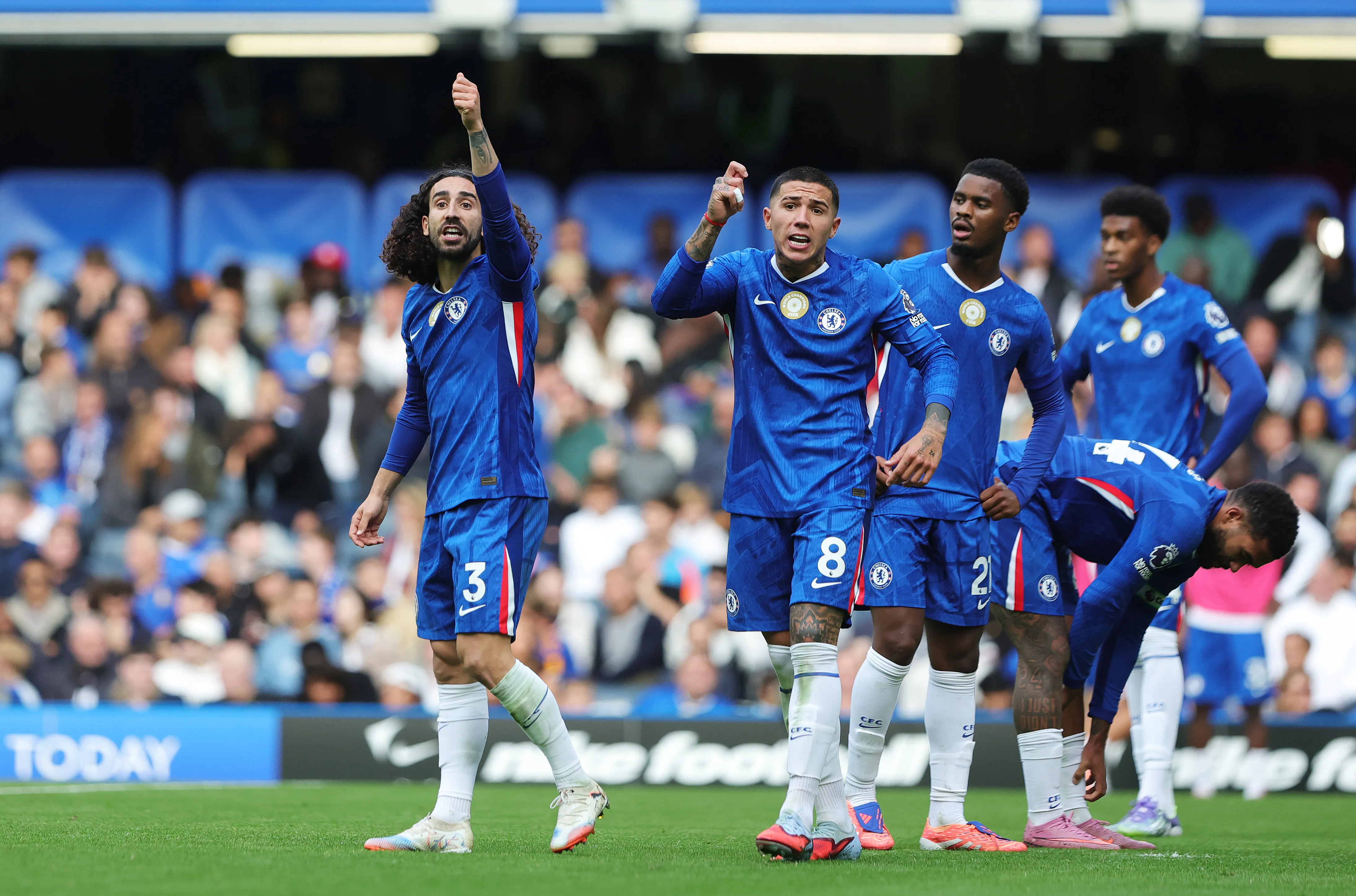 Enzo Fernández fue suspendido por dos partidos en Chelsea y Cucurella se salvó de una sanción (Getty Images).