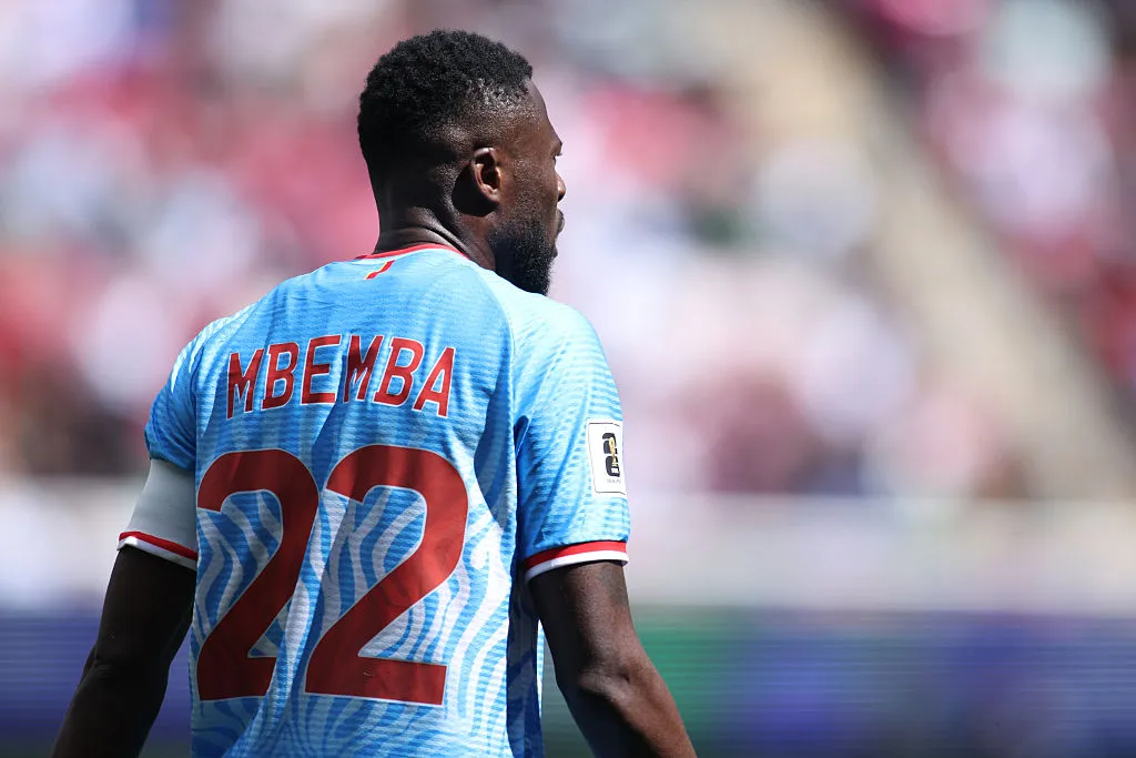 Chancel Mbemba, capitán de RD Congo, fue uno de los retenidos para festejar y desde su club se quejaron. (Getty)