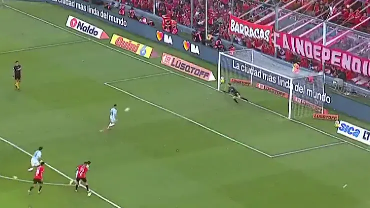Maravilla Martínez picó y erró su penal en Independiente vs. Racing: Rey le agradeció