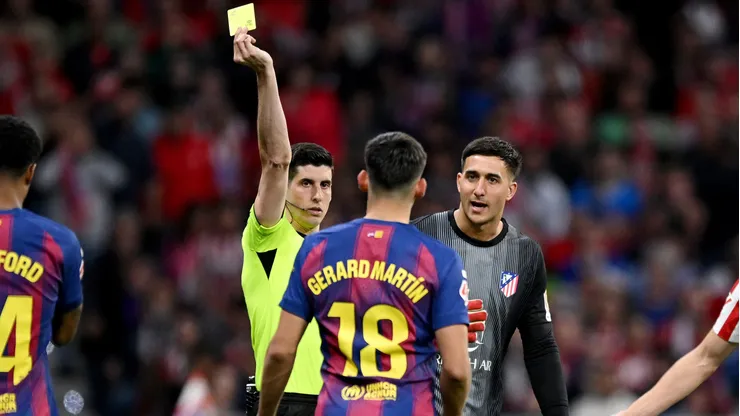 Musso y Simeone arremetieron contra el arbitraje y desde Barcelona respondieron: "No fue roja"