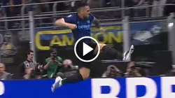 Lautaro Martínez festeja su gol ante Roma.
