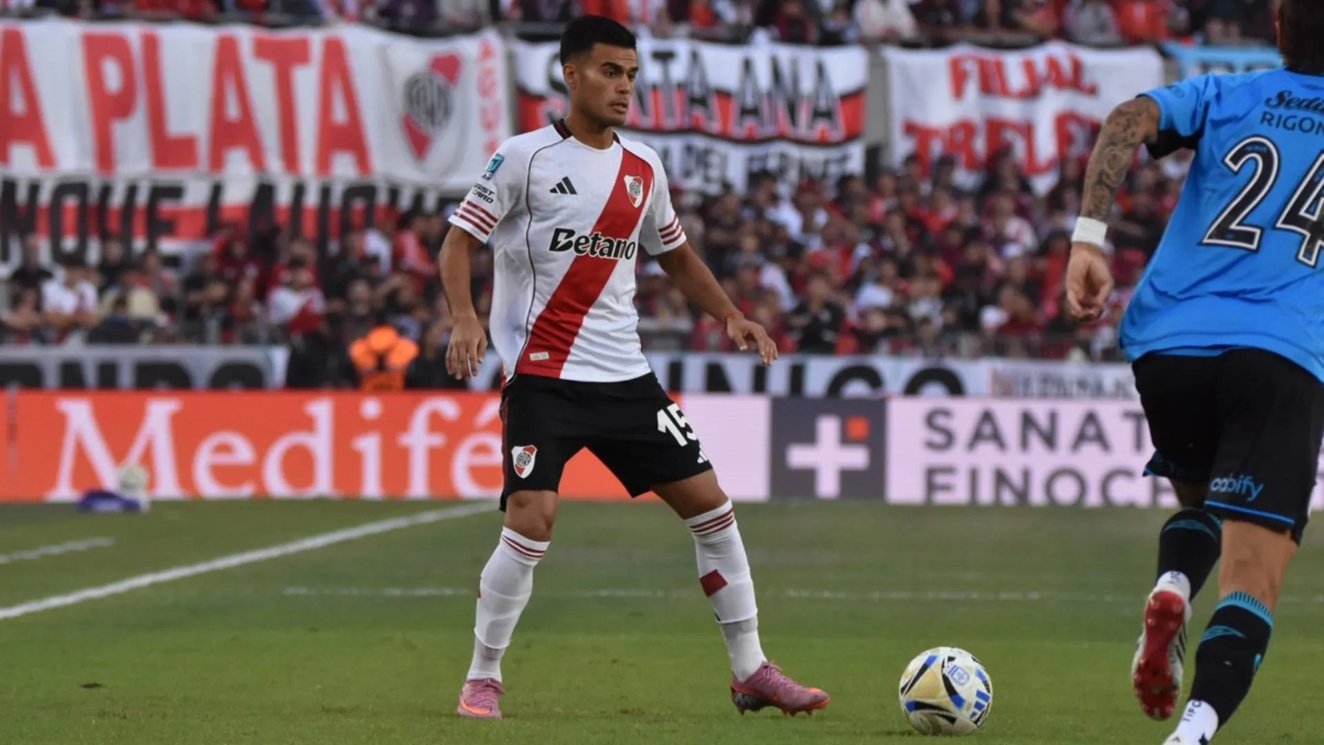 Fausto Vera con la pelota. (Foto: Prensa River)