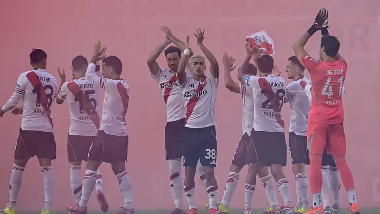 El plantel de River ante Belgrano.