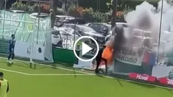 Ezequiel Schelotto apagó un incendio en plena cancha de fútbol. (Captura video)