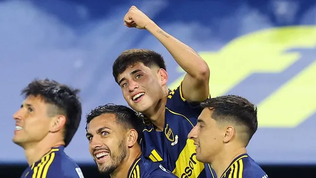 Tomás Aranda, junto a Leandro Paredes, tras su primer gol en Boca.