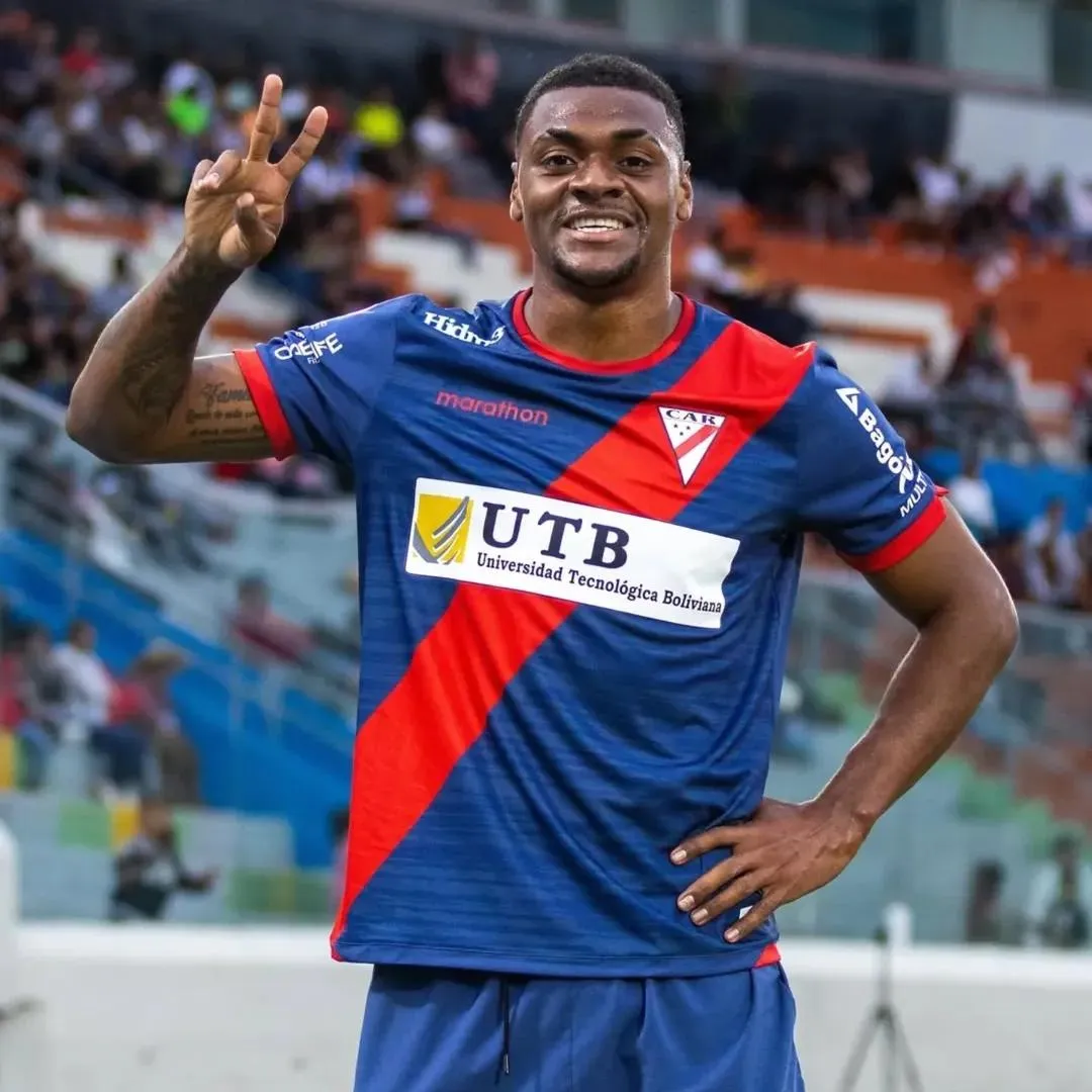 Almanaque González en Always Ready.