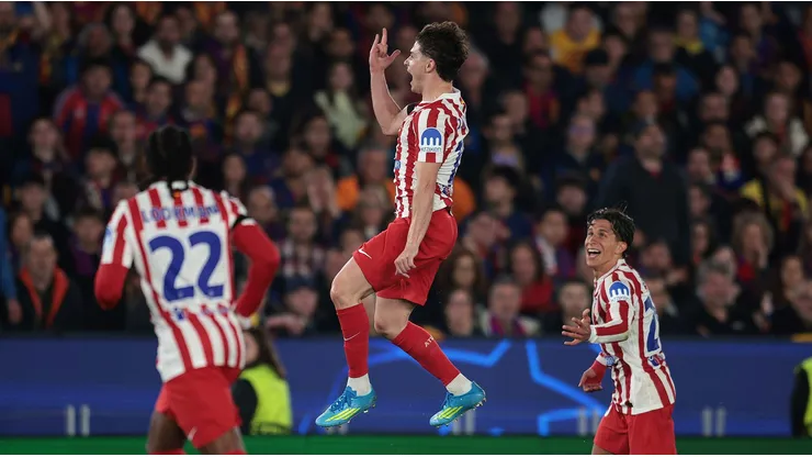 Julián Alvarez celebra su gol ante Barcelona.