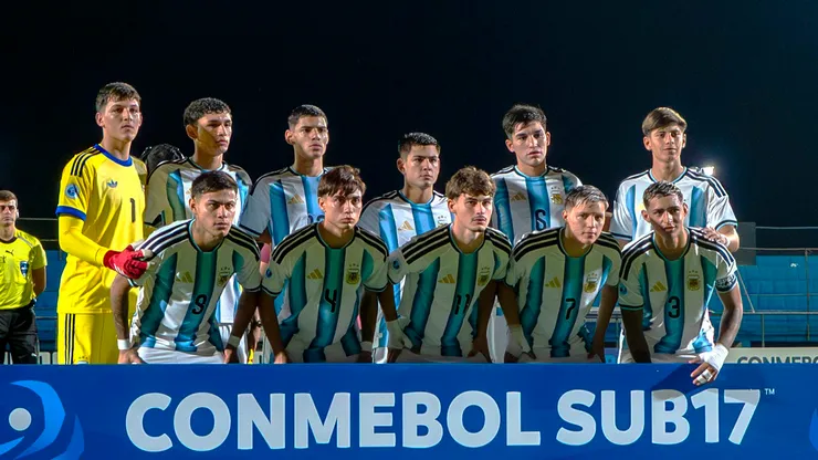 La formación inicial del seleccionado argentino en el Sudamericano Sub 17 que enfrentó a su par de Venezuela.