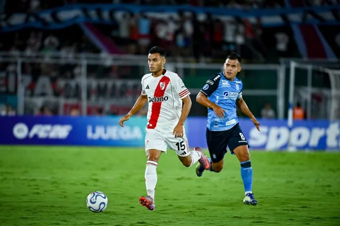 Fausto Vera en acción durante el duelo ante Blooming.