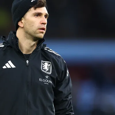 Tras no fichar a Dibu Martínez, Manchester United pondría 91 millones por una figura del Aston Villa