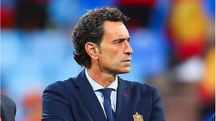 El DT español que jugó en la selección, superó un cáncer y enfrentará a Argentina con Honduras