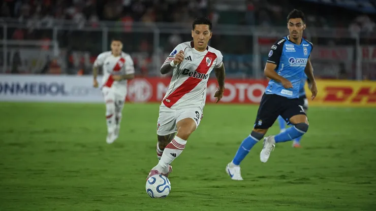 Driussi durante el empate entre River y Blooming por Sudamericana.
