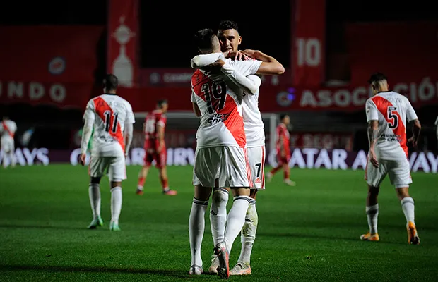 La última vez que River ganó un partido utilizando pantalones blancos (Prensa River).