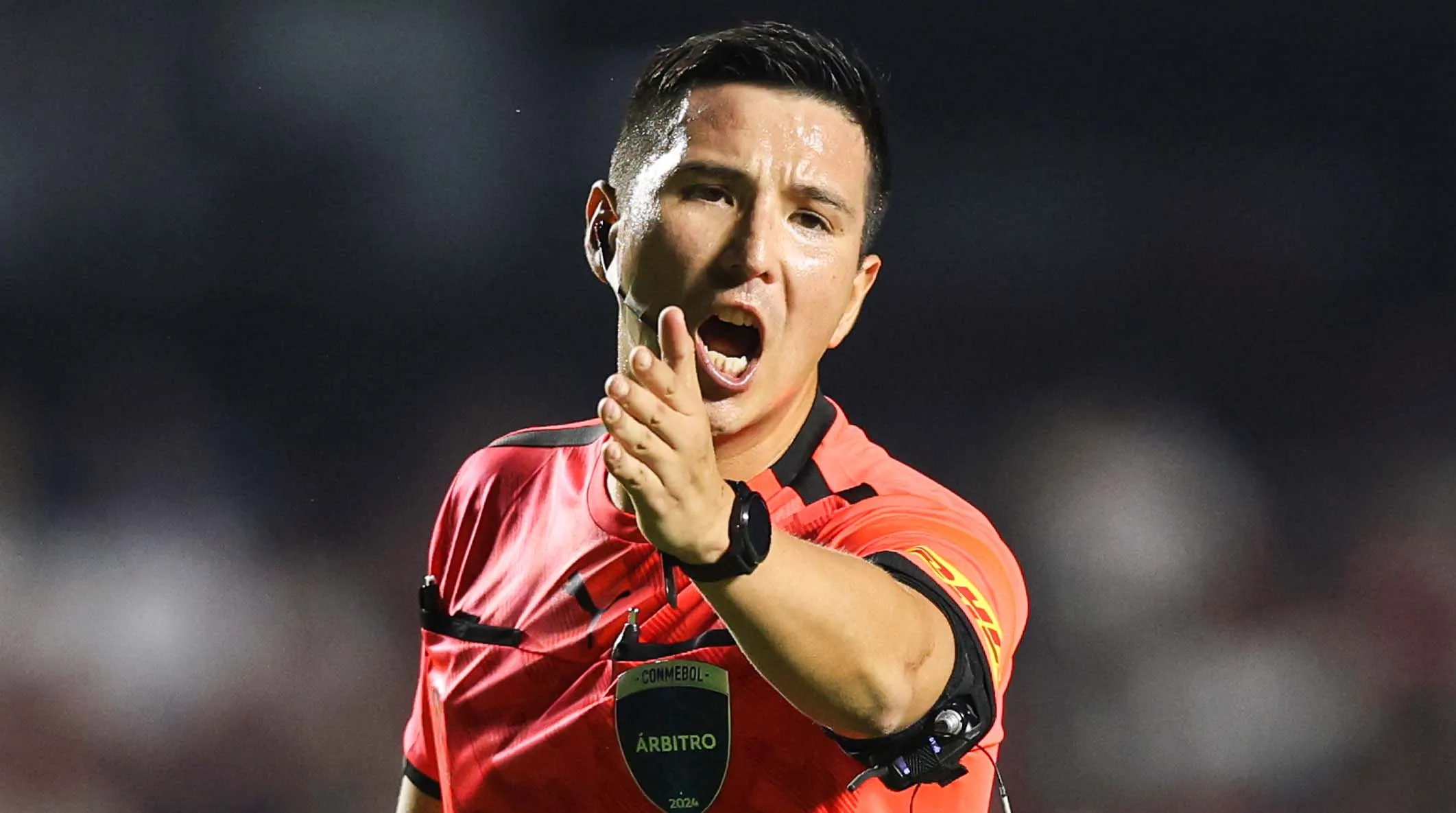 Kevin Ortega, el árbitro de River vs. Carabobo.