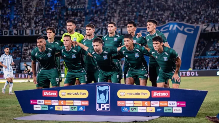 Los futbolistas de Estudiantes de Río Cuarto.