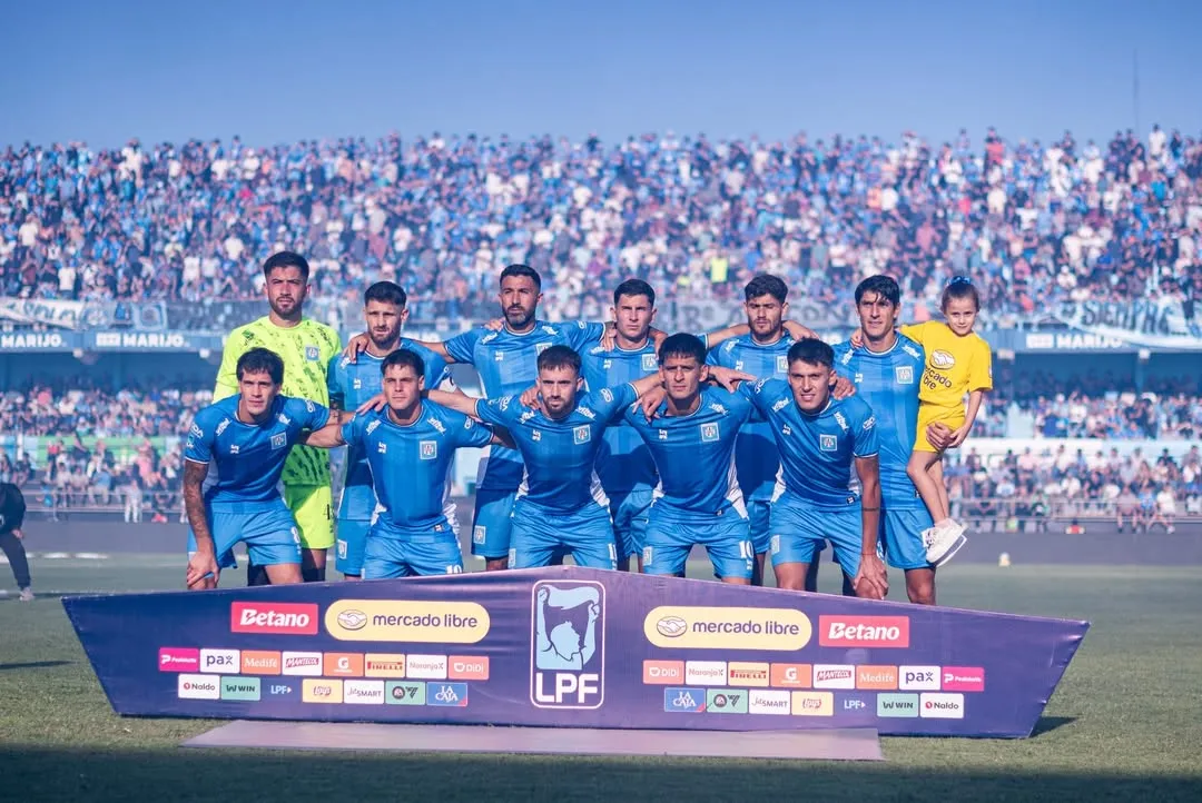 Los futbolistas de Estudiantes de Río Cuarto. (@estudiantesrio4)