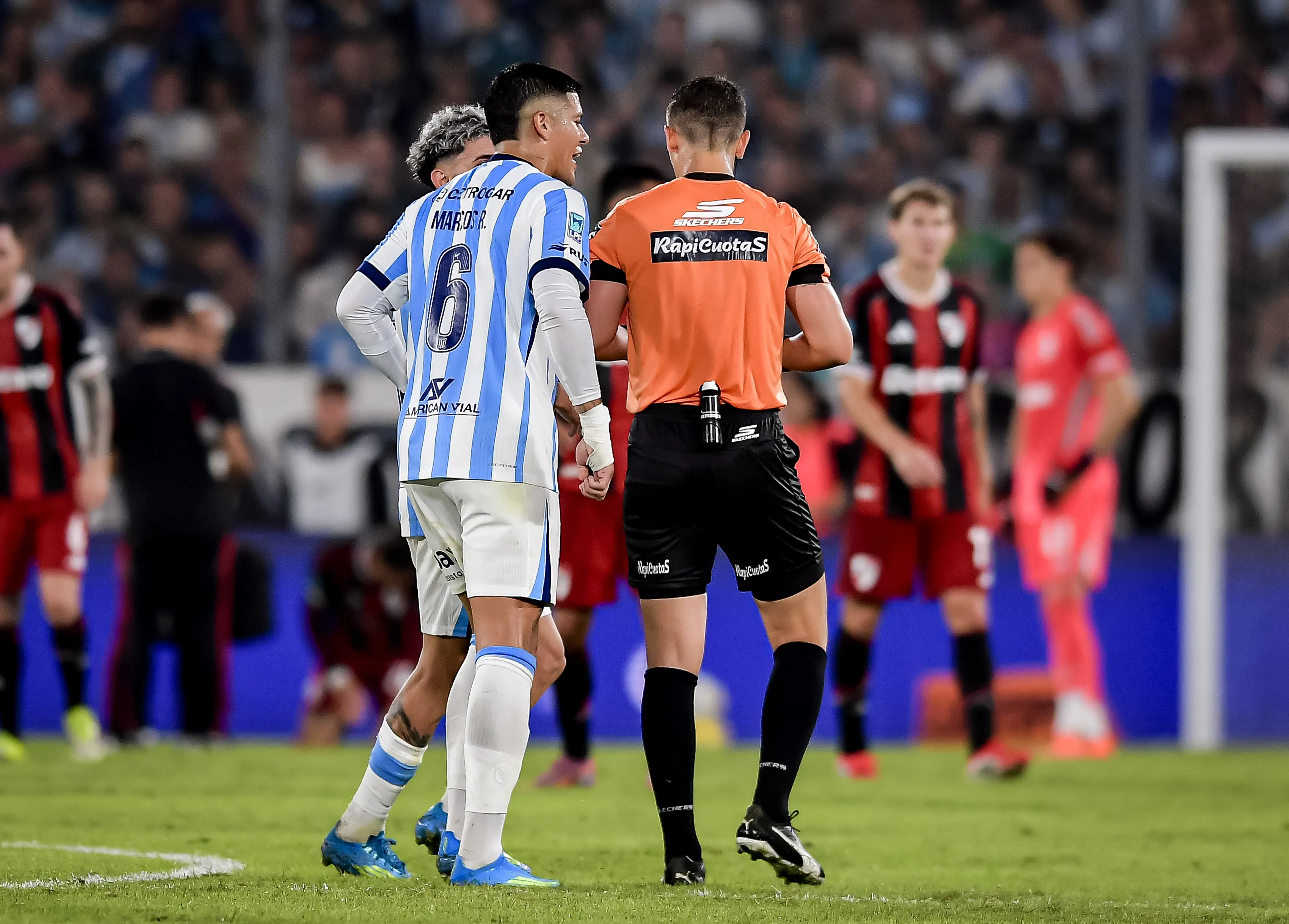 Marcos Rojo insultó a Zunino tras ser expulsado. (Foto: Getty).