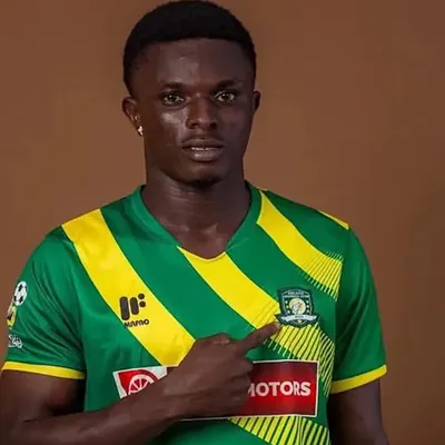 La trágica muerte de un futbolista en Ghana en pleno robo al micro del plantel