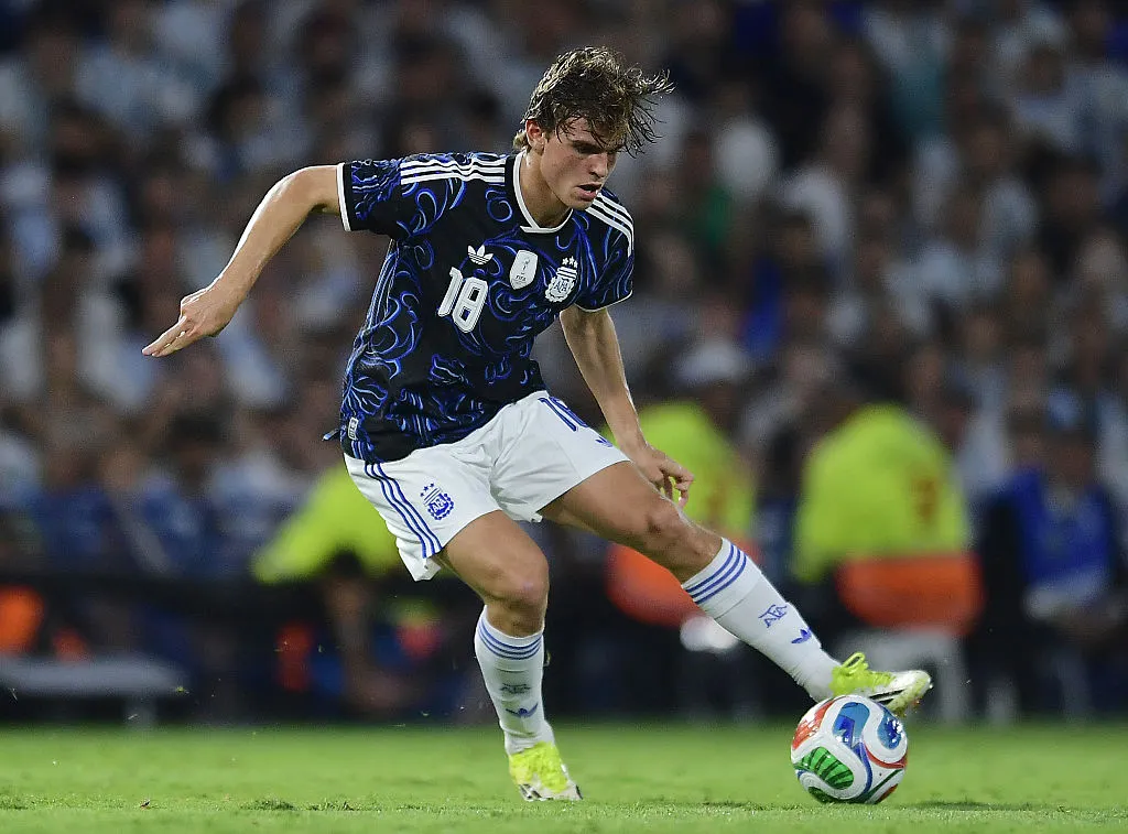 Nico Paz, uno de los jugadores que se está ganando un lugar en la Selección (Getty Images)