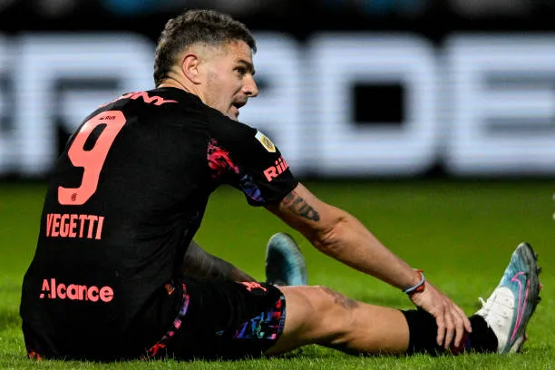 Pablo Vegetti, durante su etapa en Belgrano. (Getty Images)