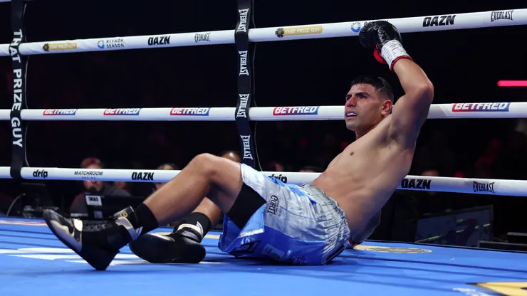 Braian Suárez, boxeador argentino tras ser noqueado por Ben Whittaker.