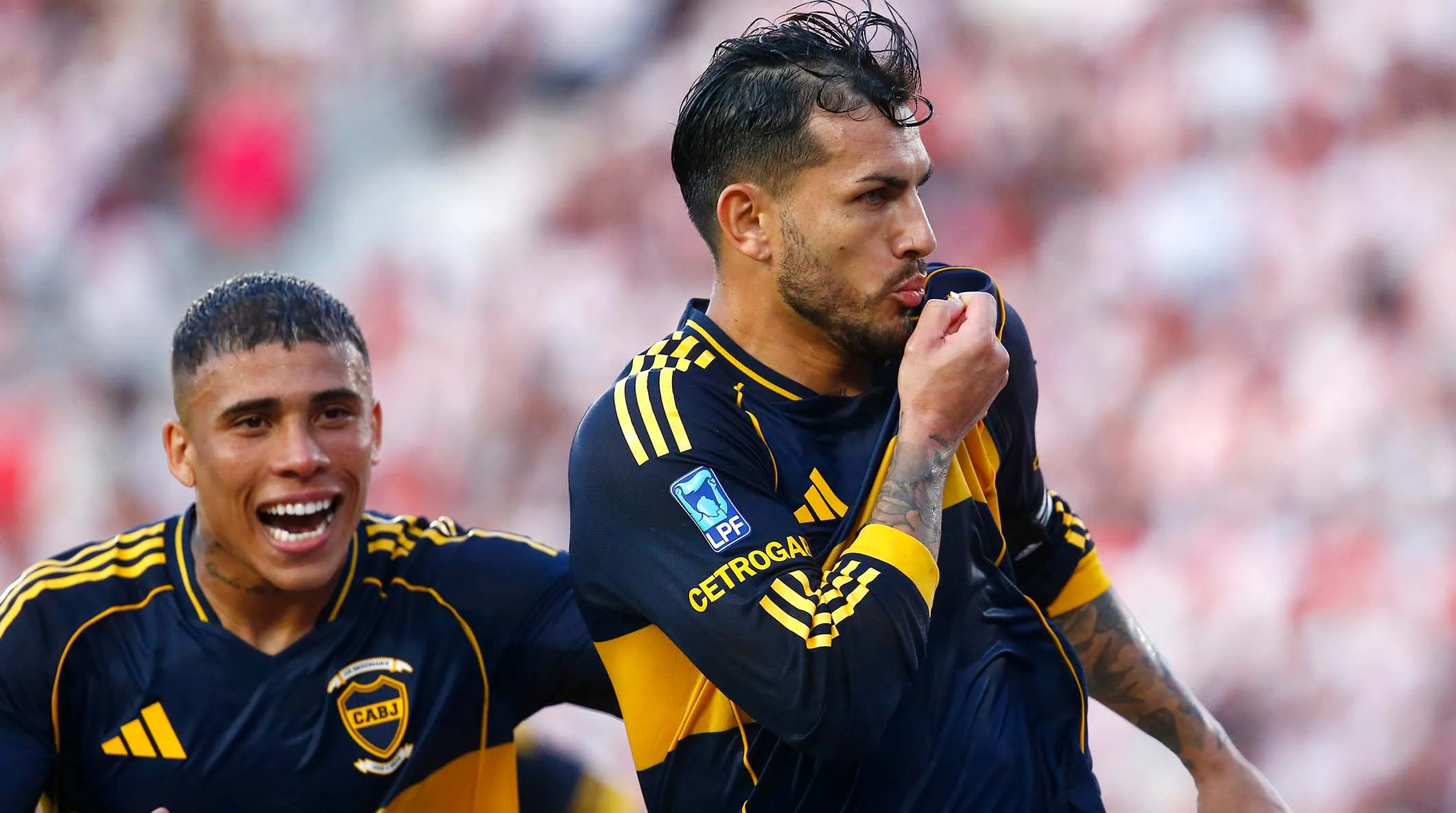 Leandro Paredes celebra su gol ante River.