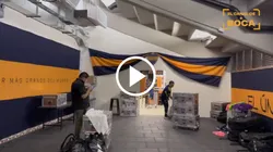 Boca adornó el vestuario visitante del Estadio Monumental con banderas y cotillón azul y amarillo.