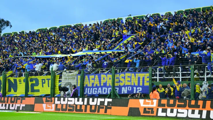 Los hinchas de Boca en el Estadio Norberto Tomaghello.