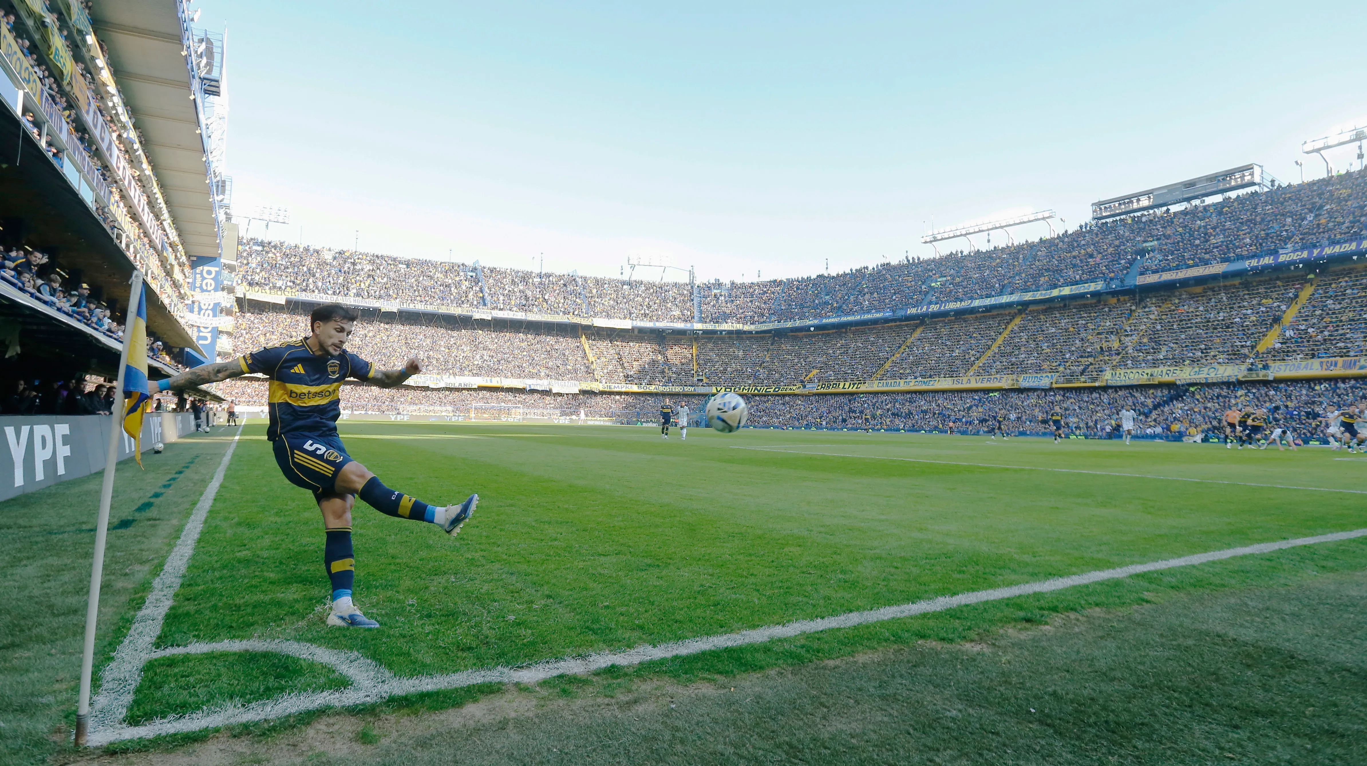 Leandro Paredes en La Bombonera. (Getty Images)