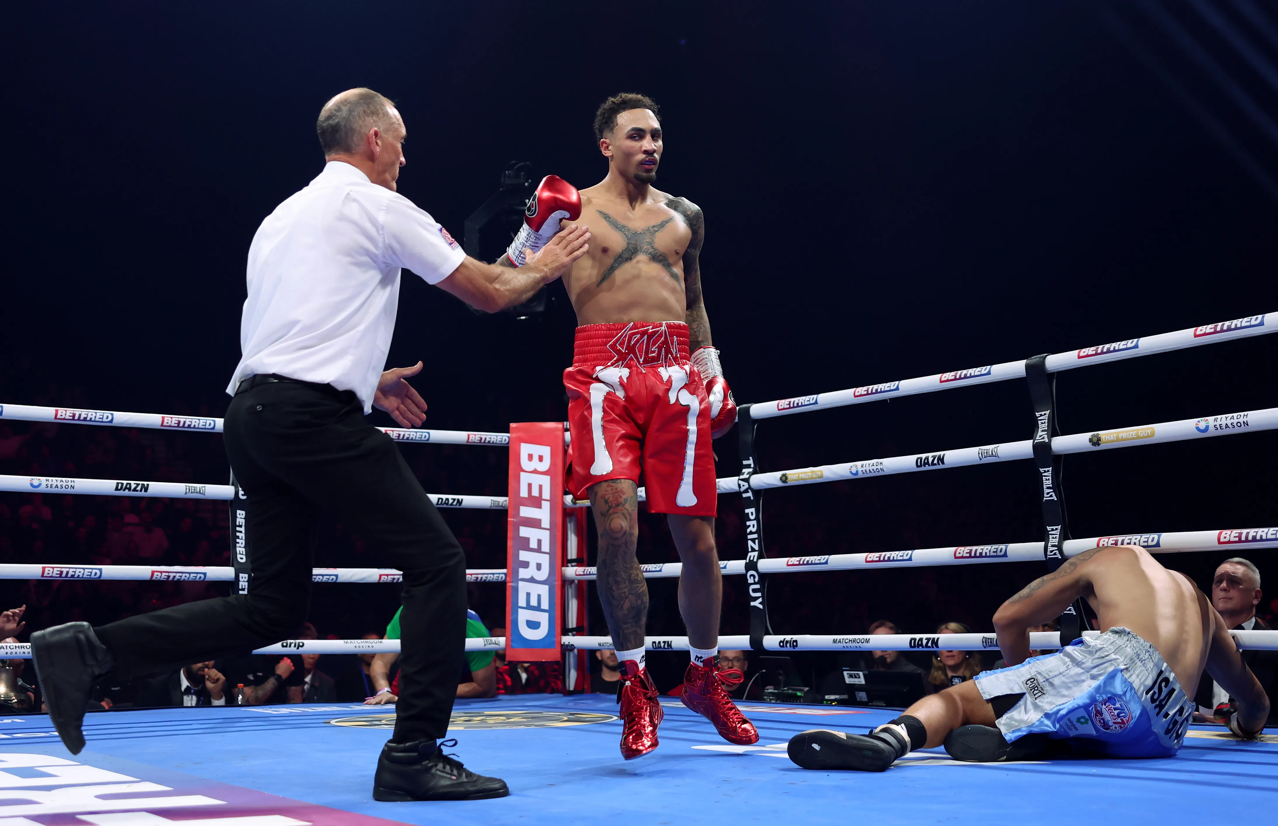 Ben Whittaker despachó a Braian Suárez con un nocaut en el primer round.