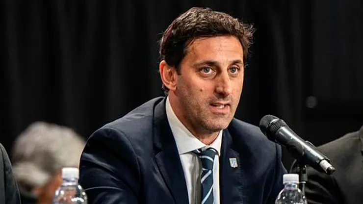 Diego Milito, el presidente de Racing, durante la asamblea que se llevó a cabo en noviembre de 2025.