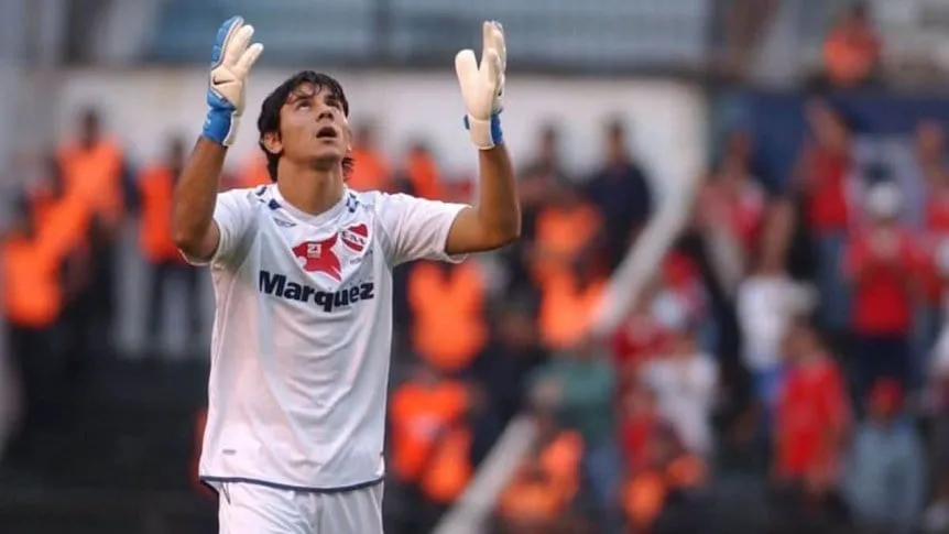 Ustari jugó debutó en Independiente en