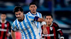 Santiago Sosa, el capitán de Racing, negocia por una actualización salarial.