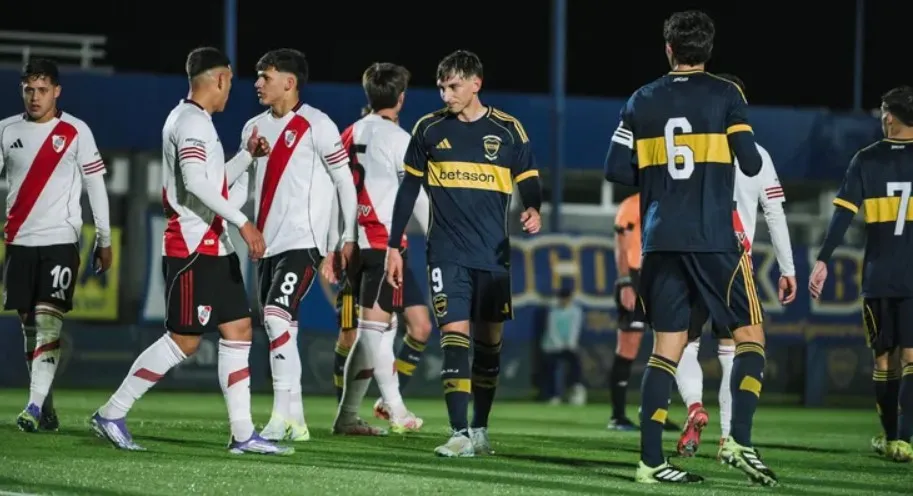 Boca y River chocan en Ezeiza. (Foto: NFunes)