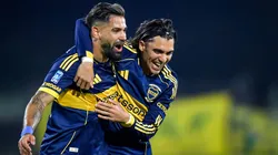 Milton Giménez celebra su gol junto al Changuito Zeballos.