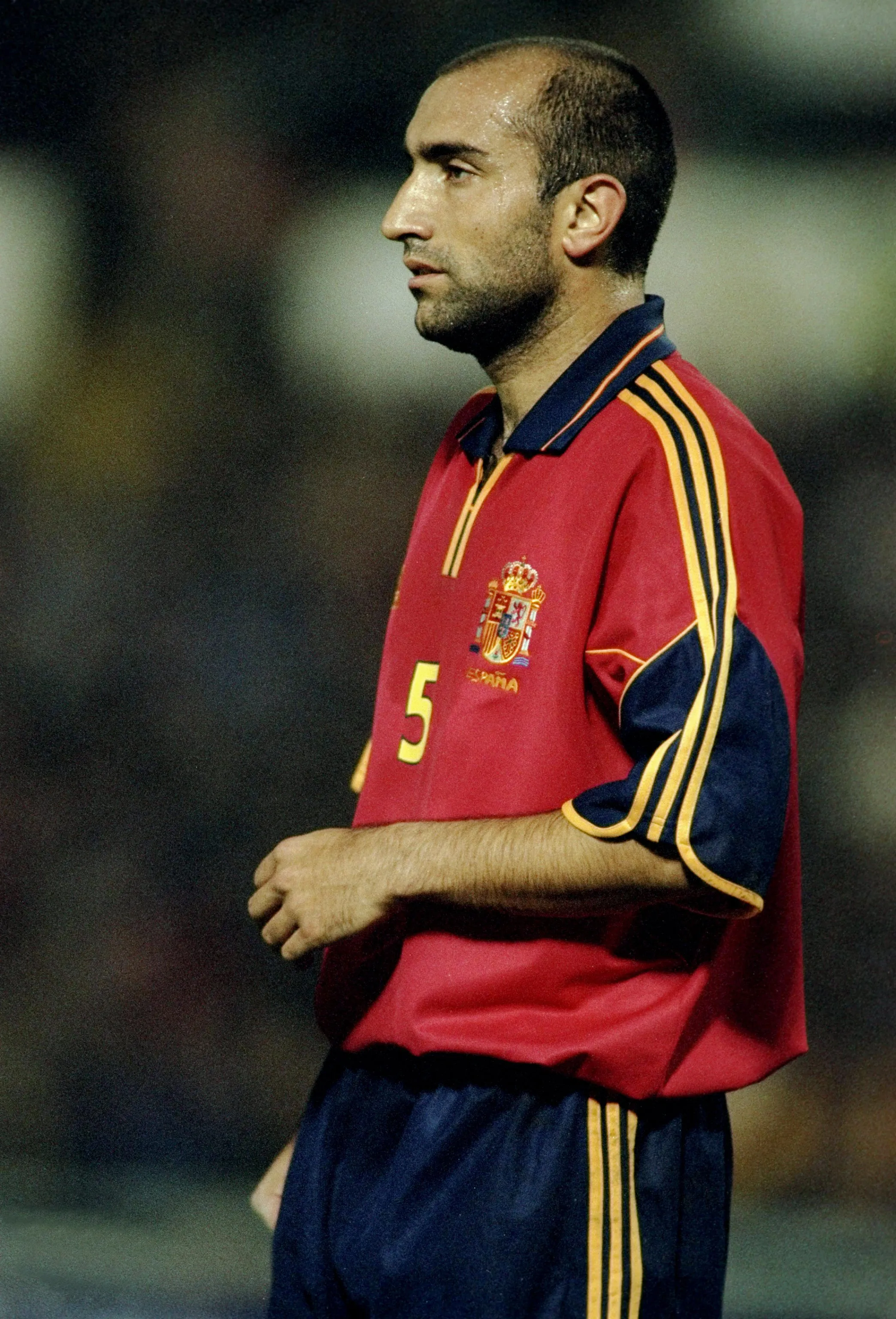 Abelardo Fernández con la camiseta de la Selección de España en 1999. (Foto: Getty).