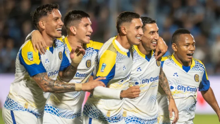 Los jugadores de Rosario Central tras vencer a Estudiantes de Río Cuarto.
