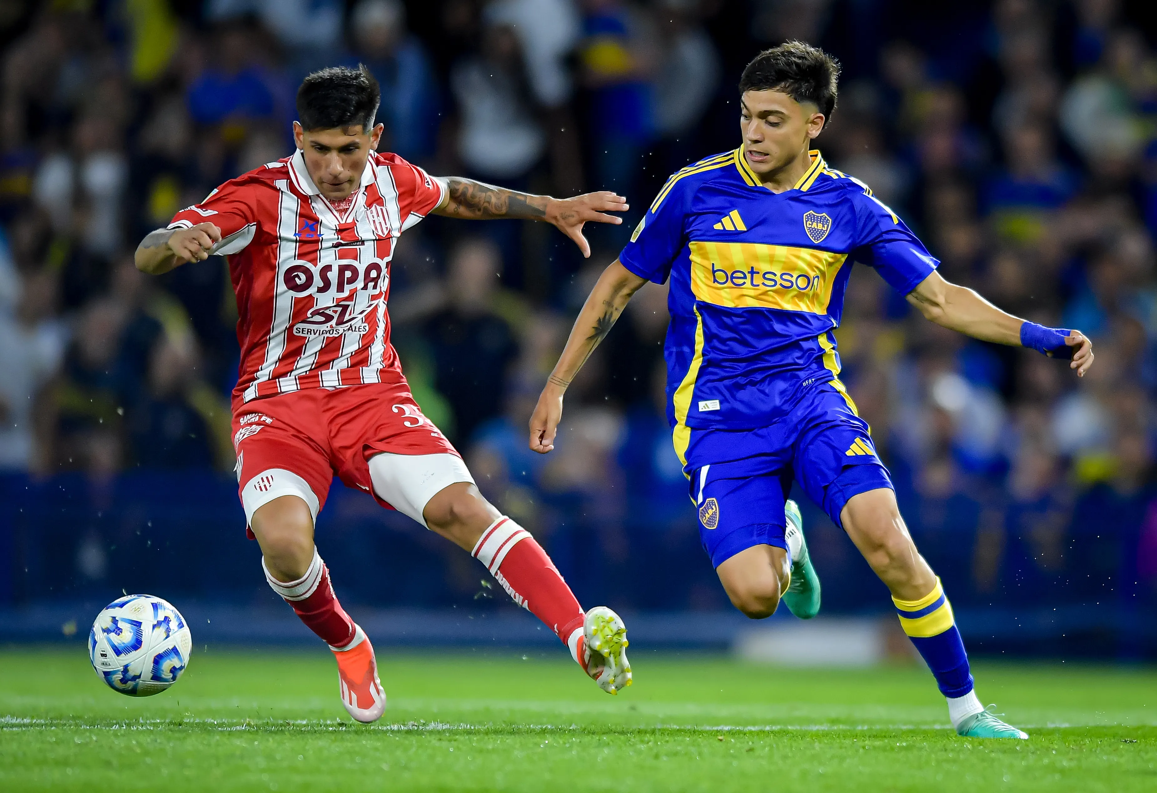 Lautaro Vargas y Exequiel Zeballos en un Boca – Unión. (Getty Images)